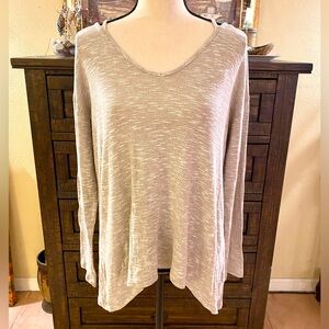 Super cozy Juicy Couture V-Neck Lightweight Sweater